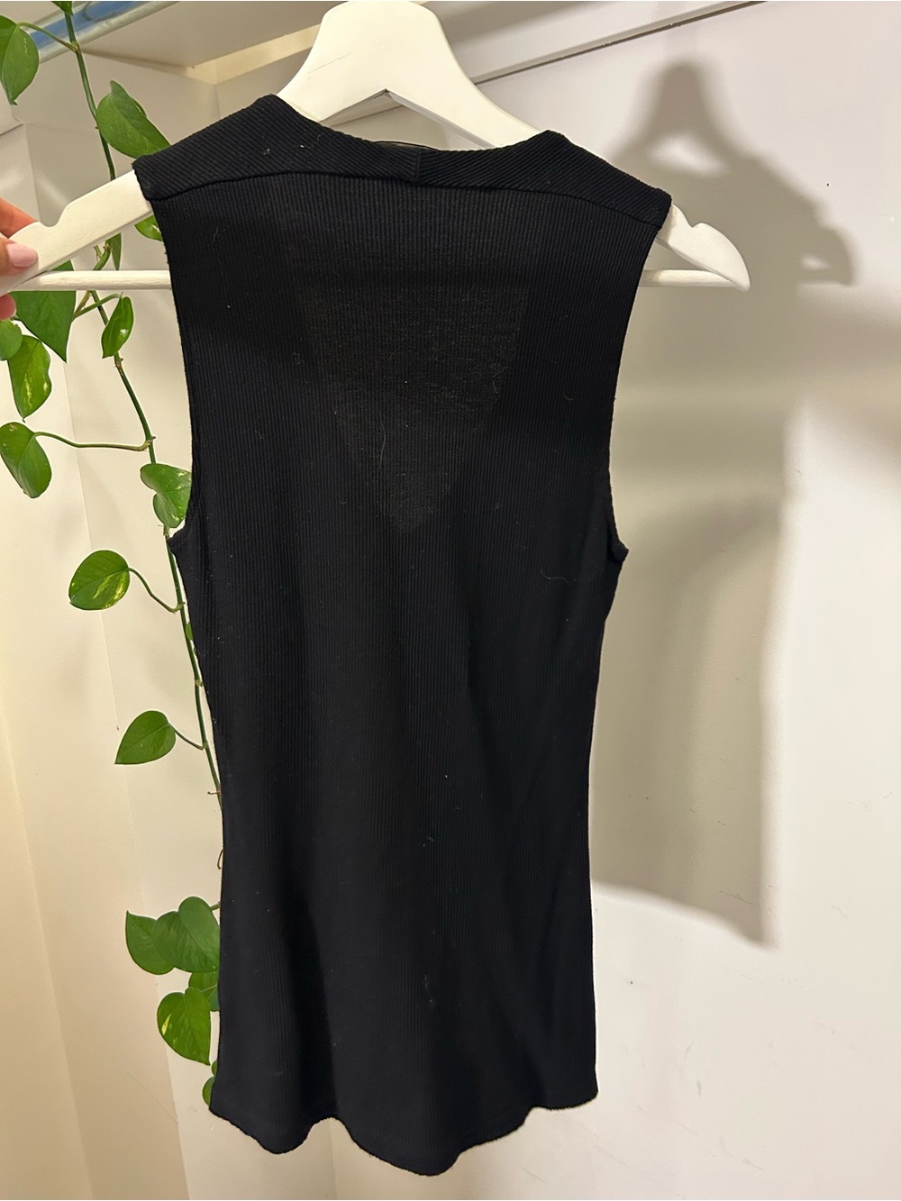 Massimo Dutti Black Ribbed V-Neck Tank - Picture 3 of 3